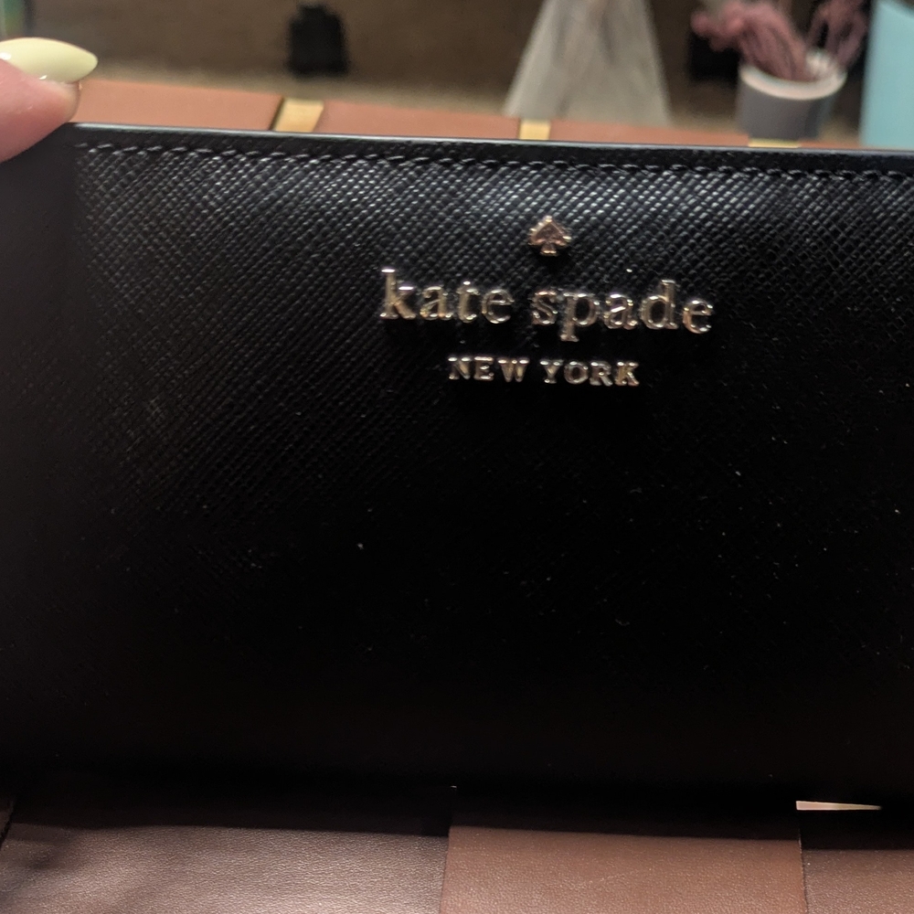 LIKE NEW! Kate Spade Large Staci Saffiano Leather Wallet - Picture 2 of 10